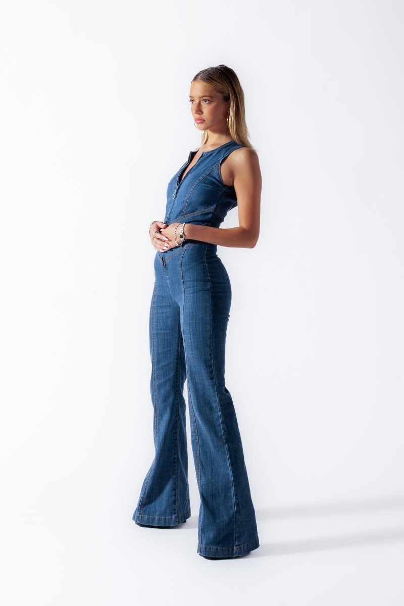 adore-jeans-stijl-omarmt-en-een-vleugje-glamour-739135_69b681a5-2024-459f-9261-8e892b1c23ef-368125.jpg